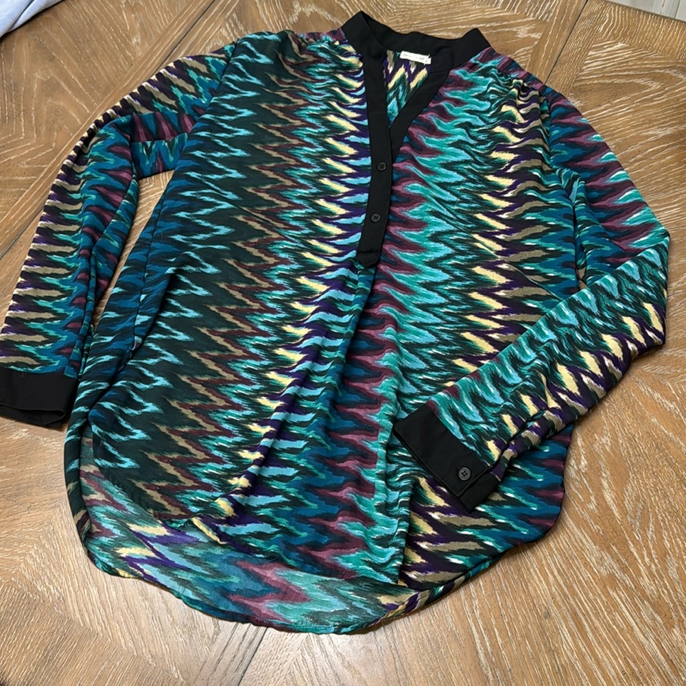 TeaRose Patterned quarter zip blouse, L